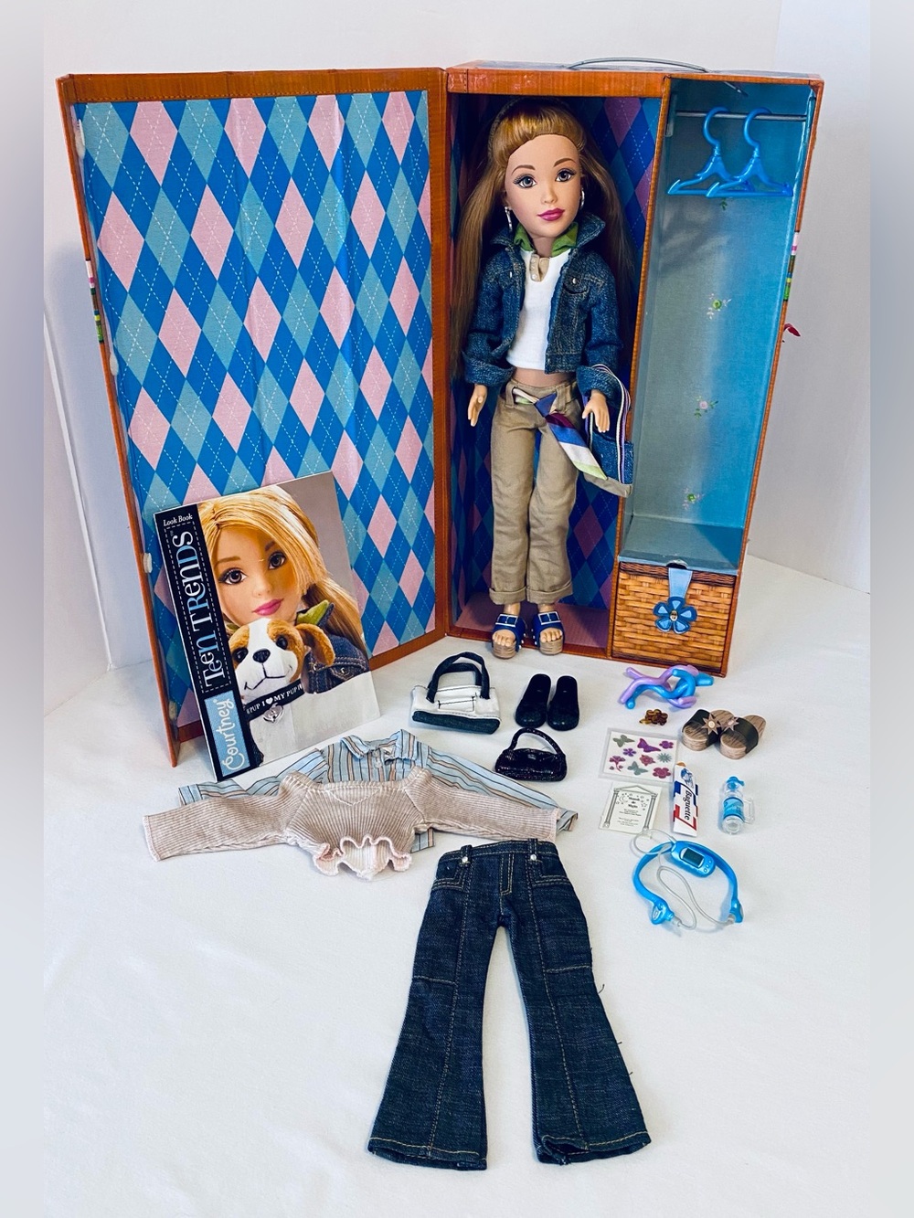 Mattel Teen Trends Courtney Doll H8086 2005